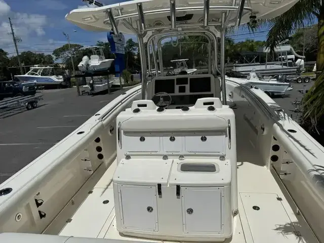 Robalo 300 Center Console