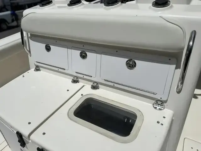 Robalo 300 Center Console