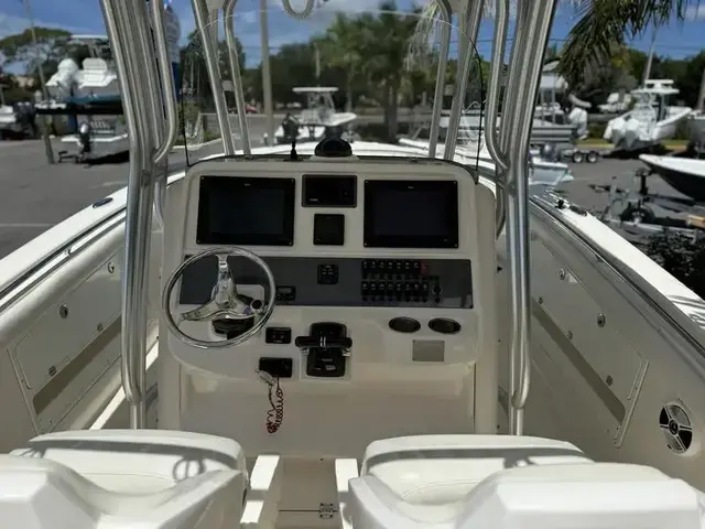 Robalo 300 Center Console