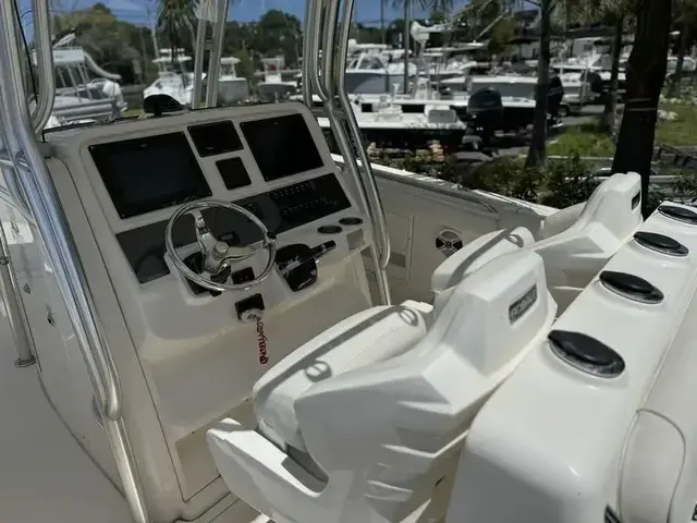 Robalo 300 Center Console