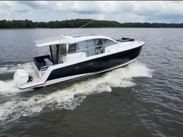 Sealine C 335v