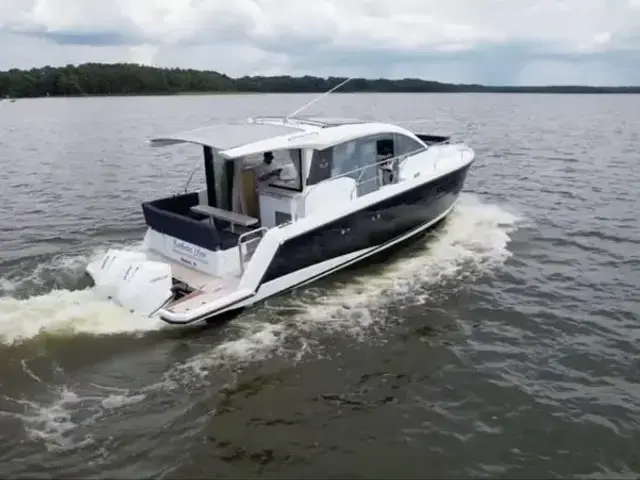 Sealine C 335v