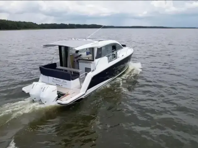 Sealine C 335v