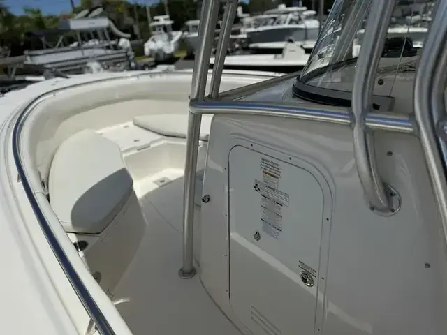 Robalo 300 Center Console