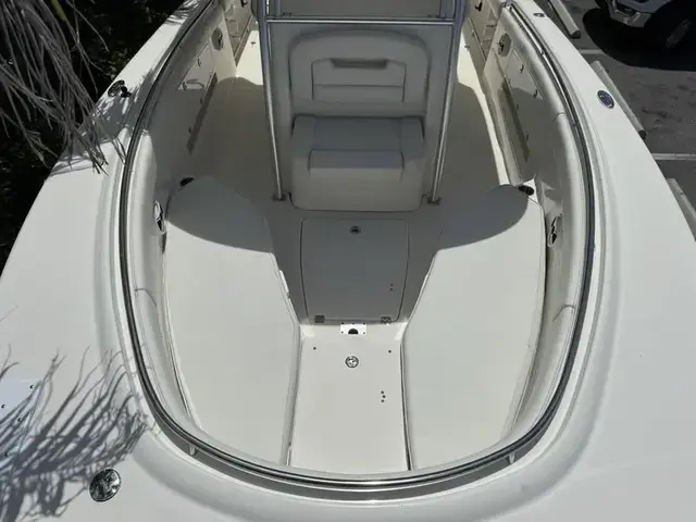 Robalo 300 Center Console