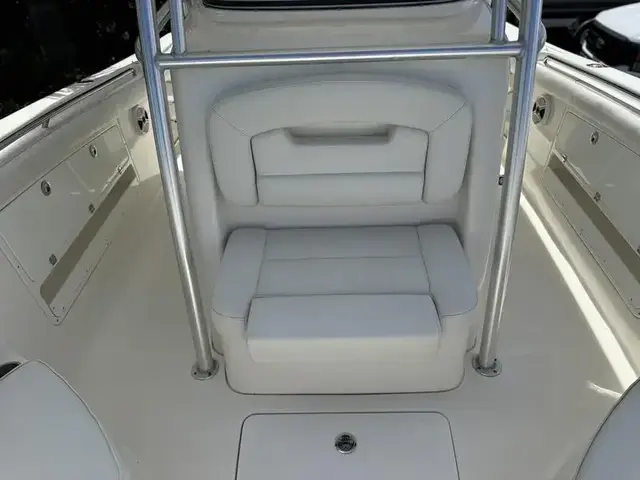 Robalo 300 Center Console