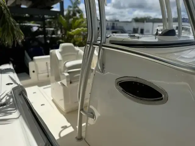 Robalo 300 Center Console