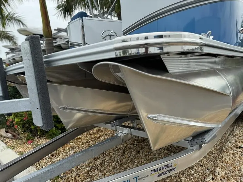 2024 Avalon lsz rear fish 23 ft