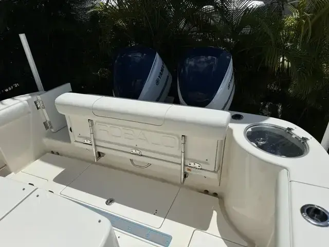 Robalo 300 Center Console