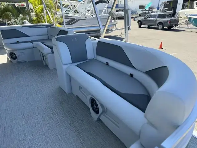 Avalon Venture 85 Cruise 23