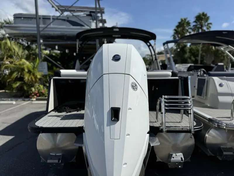 2024 Avalon catalina quad lounger windshield 27