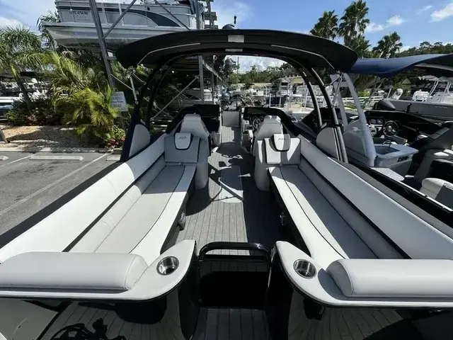 Avalon Catalina Quad Lounger Windshield 27