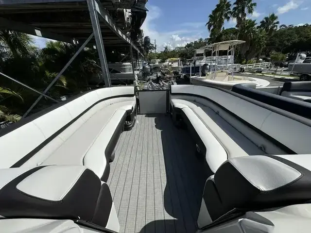 Avalon Catalina Quad Lounger Windshield 27