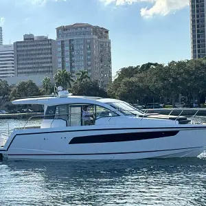 2023 Sealine C335V