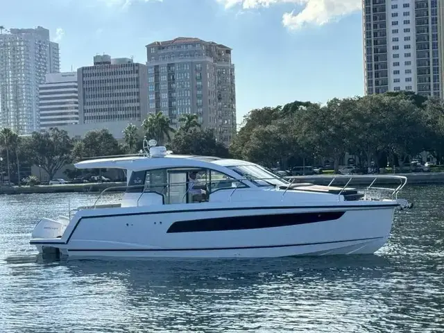 Sealine C335V