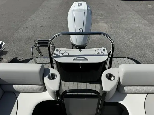 Avalon Catalina Quad Lounger Windshield 27