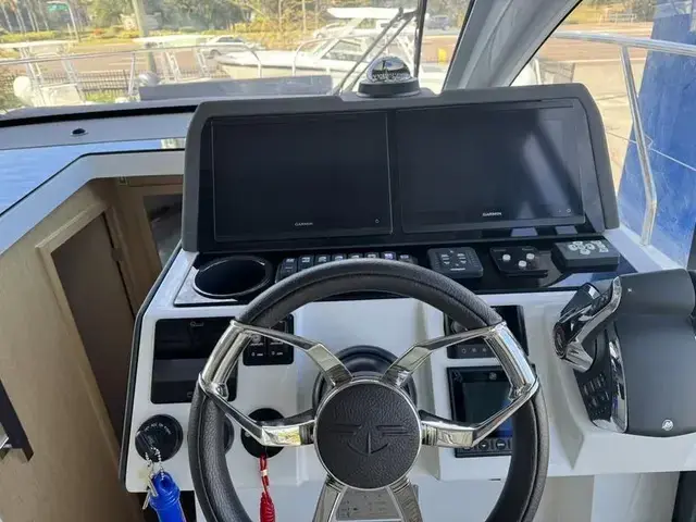 Sealine C 335v