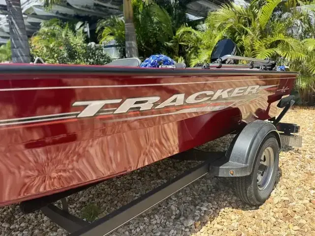 Tracker Boats Super Guide™ V-16 T