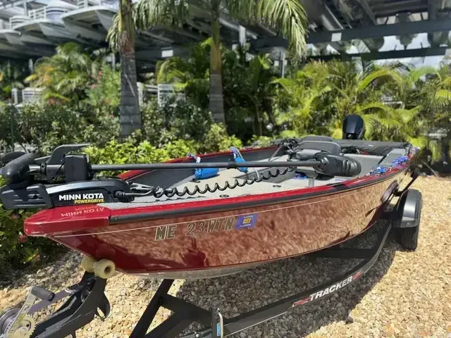 Tracker Boats Super Guide™ V-16 T