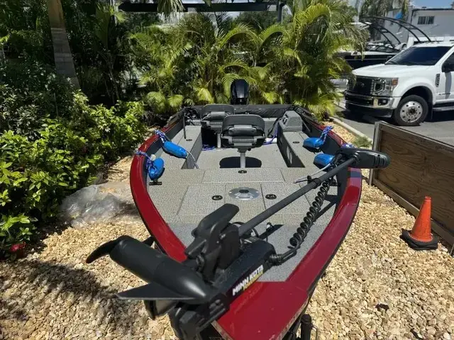 Tracker Boats Super Guide™ V-16 T