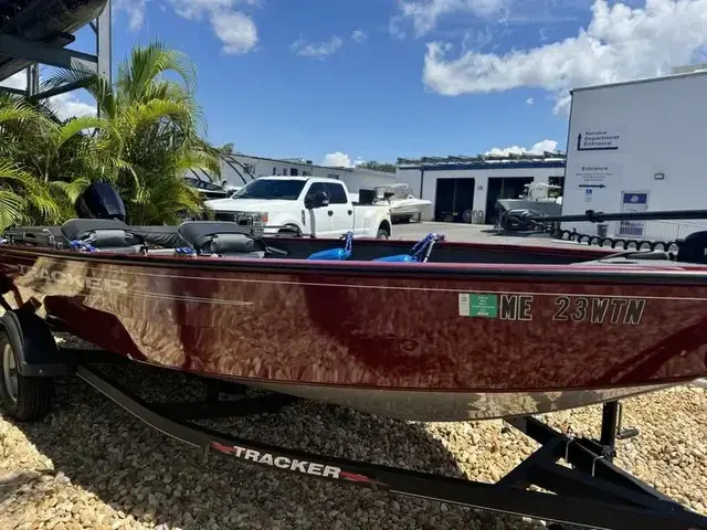 Tracker Boats Super Guide™ V-16 T