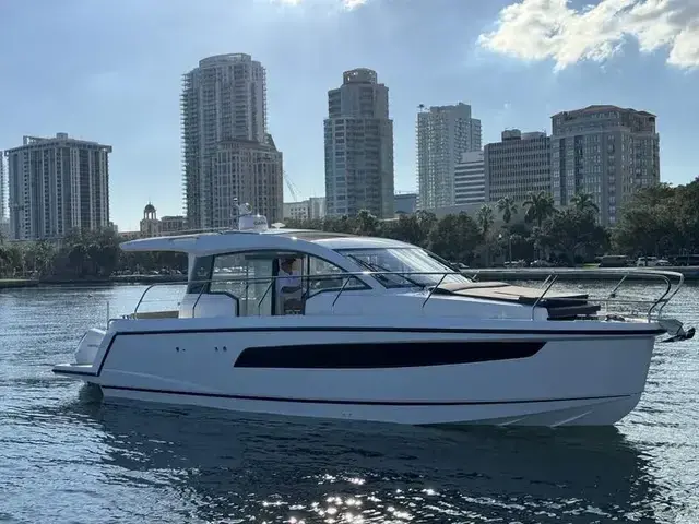 Sealine C 335v