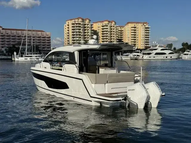 Sealine C 335v