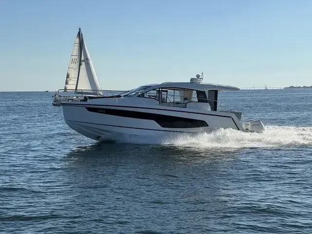 Sealine C 335v