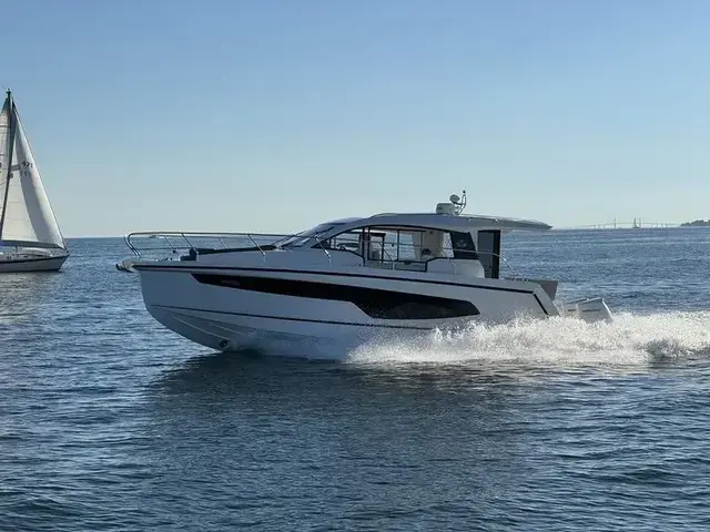 Sealine C 335v