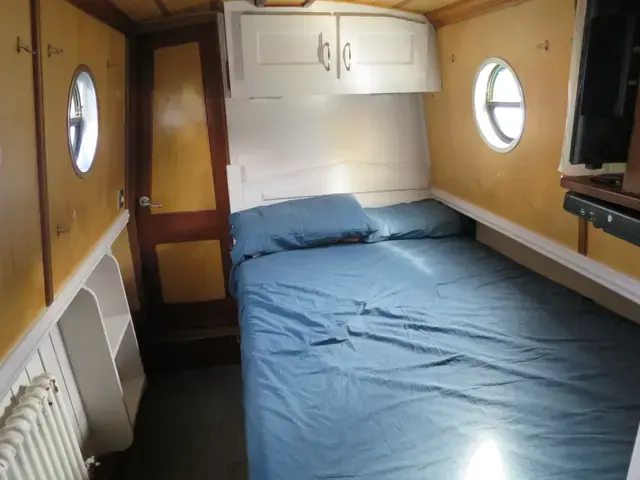 Colecraft Narrowboat