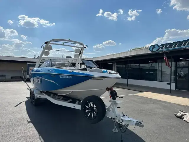 Malibu Wakesetter 25 LSV