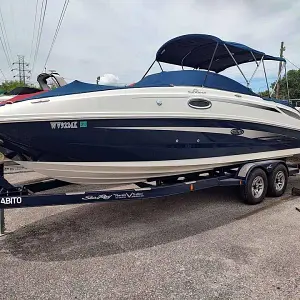 2011 Sea Ray Sundeck 260