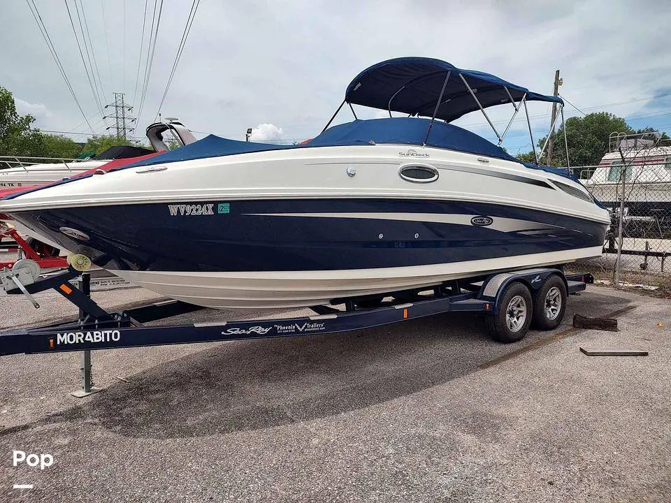 2011 Sea Ray sundeck 260