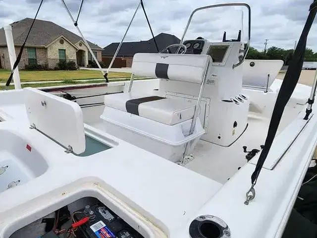 Tidewater Boats 1900 Bay Max