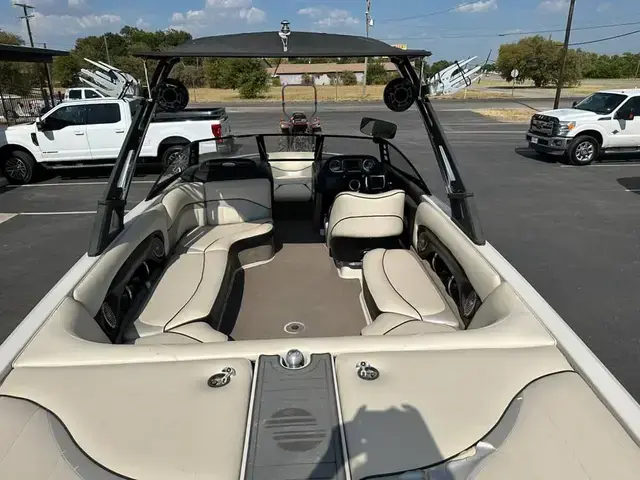 Malibu 23 LSV