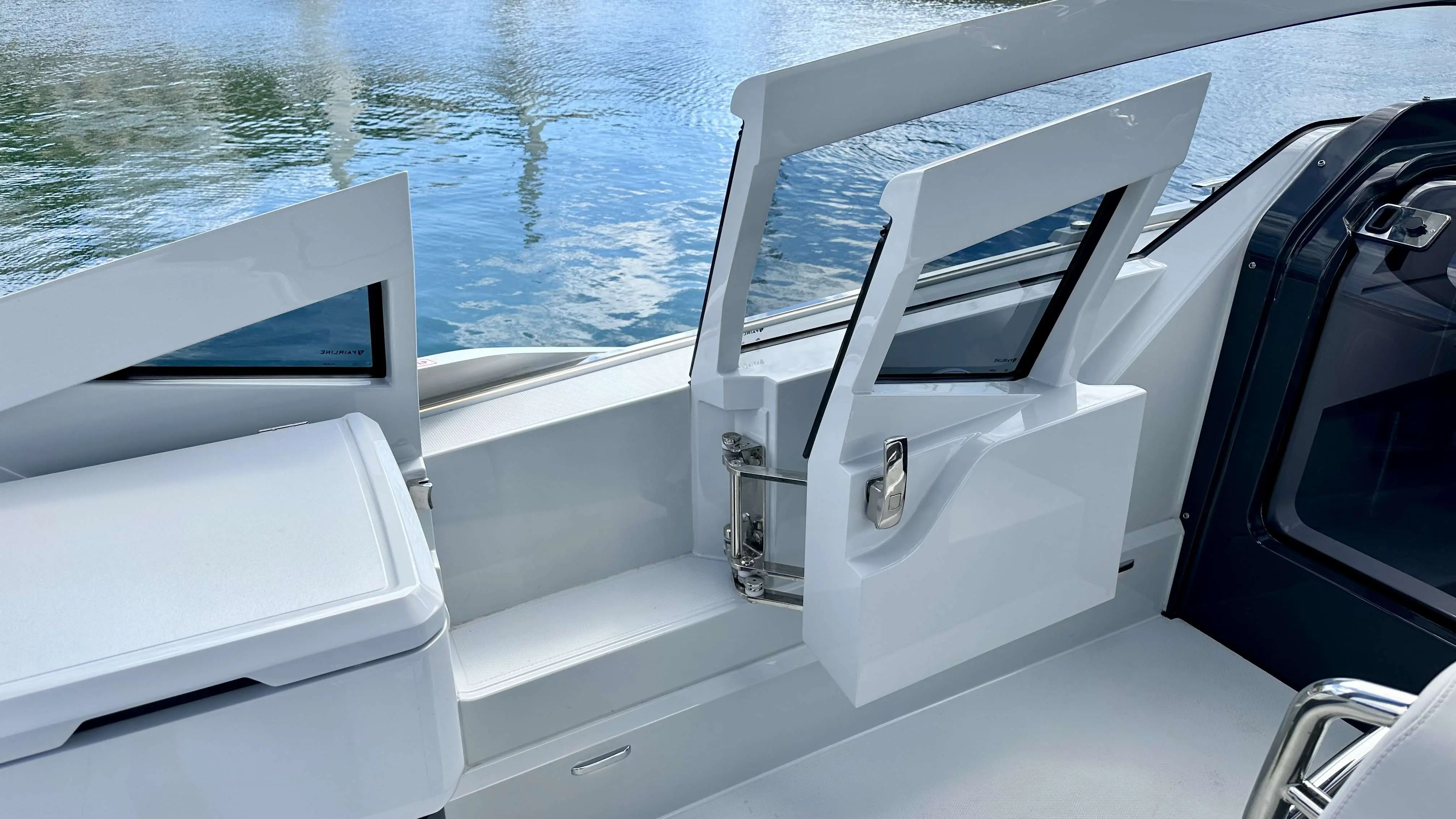 2023 Fairline f33