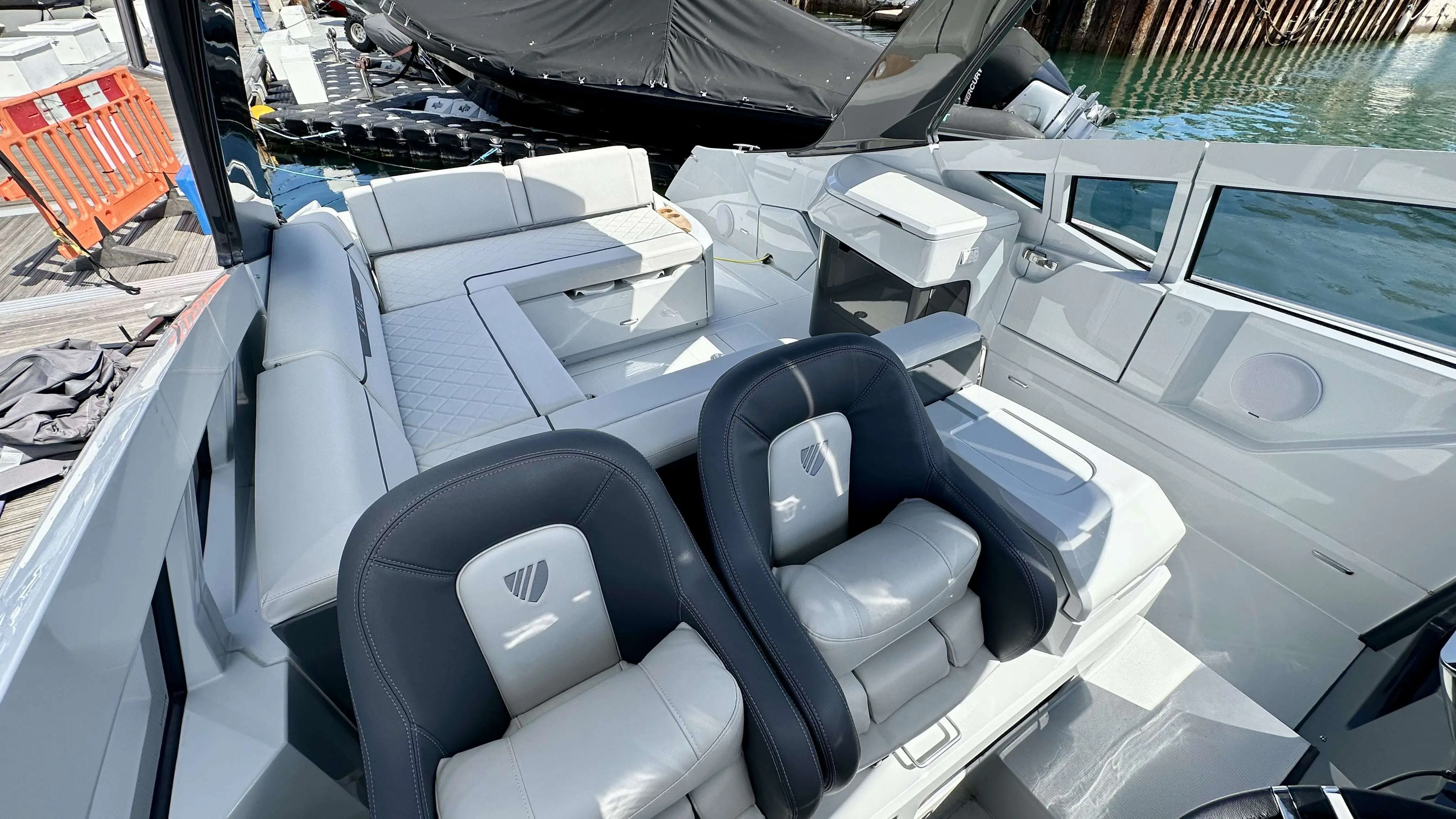 2023 Fairline f33