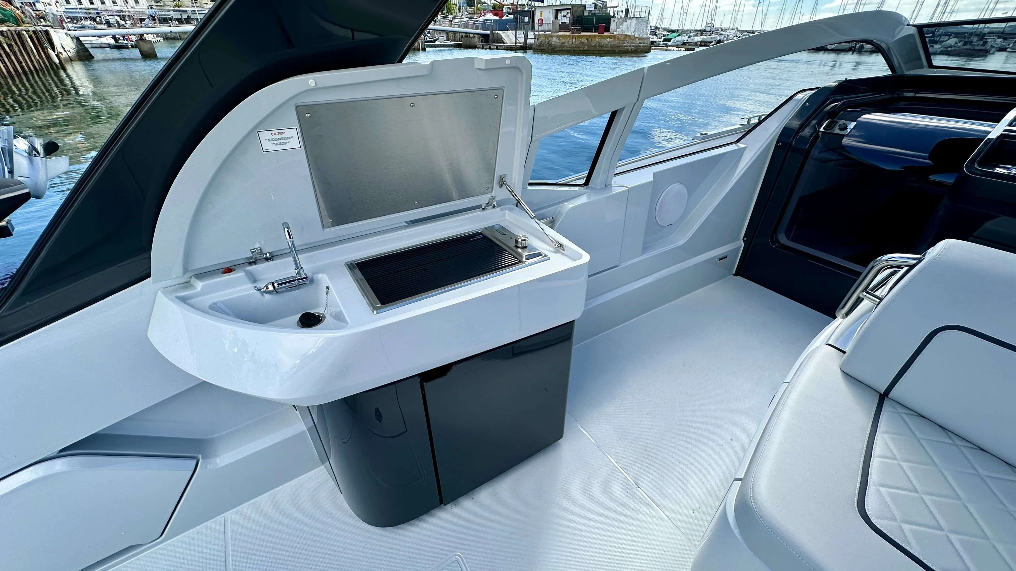 2023 Fairline f33