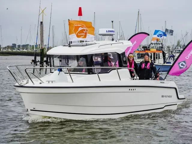 Parker Boats 700 PILOTHOUSE