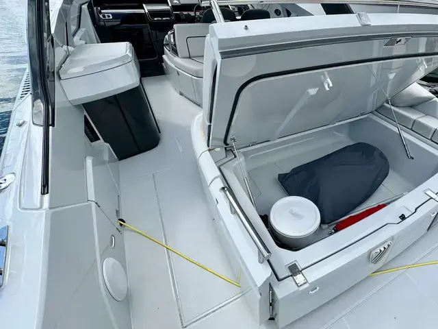 Fairline F Line 33