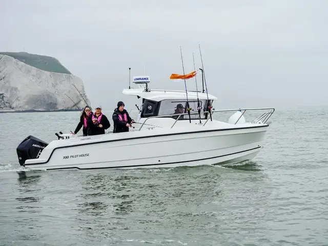 Parker Boats 700 PILOTHOUSE