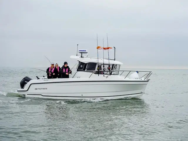 Parker Boats 700 PILOTHOUSE