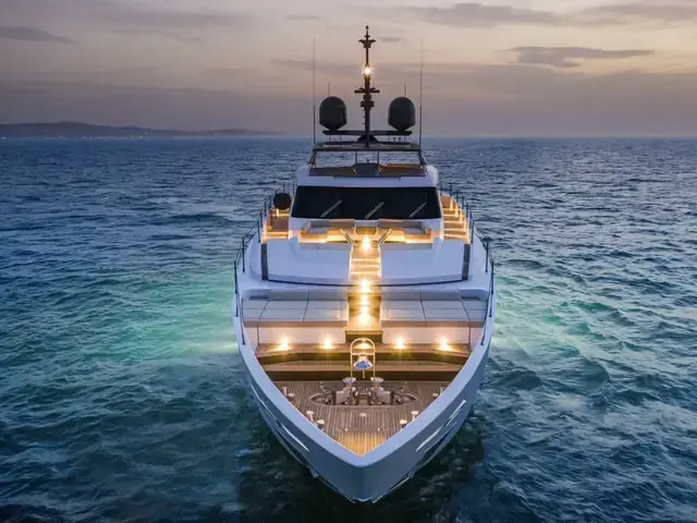 Custom Line 33M Navetta