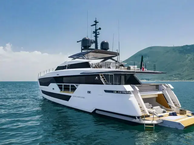 Custom Line 33M Navetta