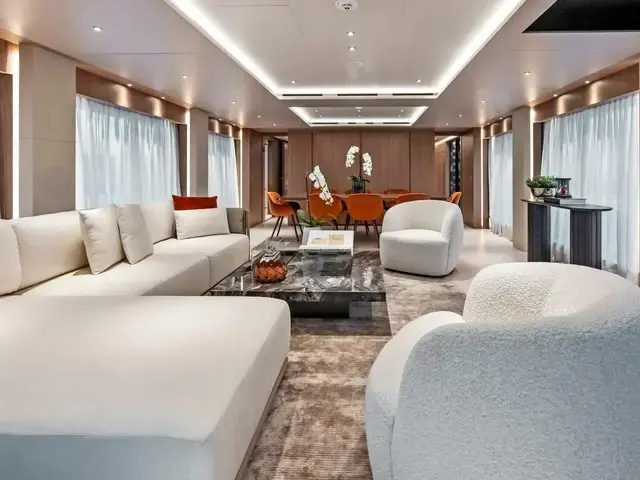 Custom Line 33M Navetta