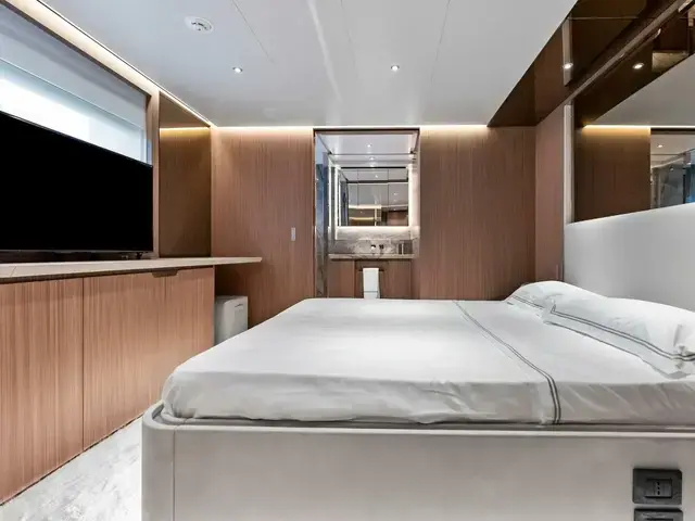 Custom Line 33M Navetta