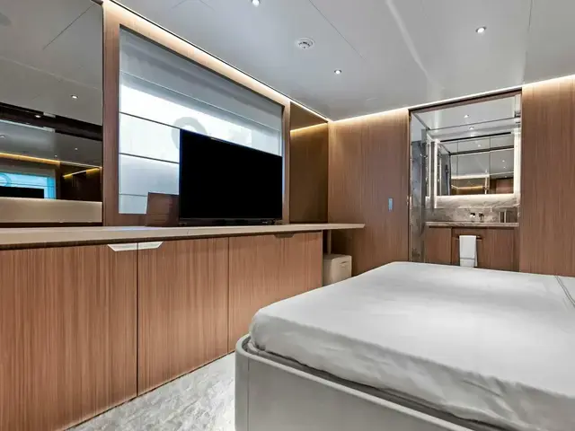 Custom Line 33M Navetta