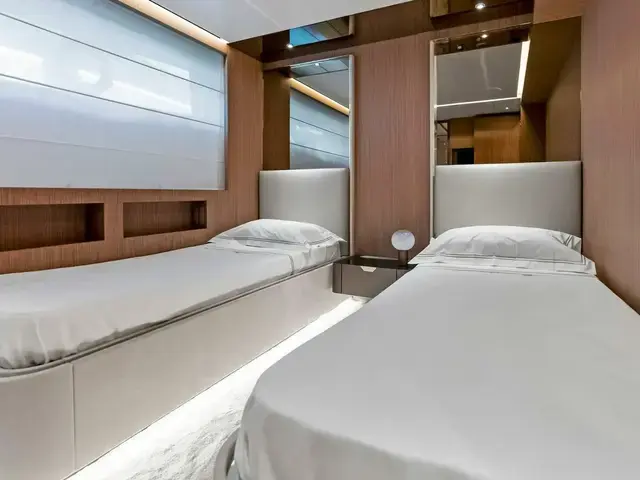 Custom Line 33M Navetta