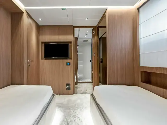 Custom Line 33M Navetta