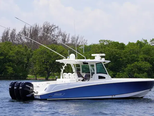 Boston Whaler 370 Outrage